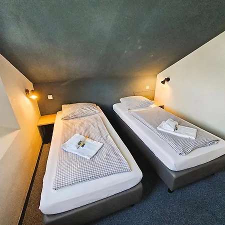Novitel Pension Pliening - Muenchen Messe Extérieur photo