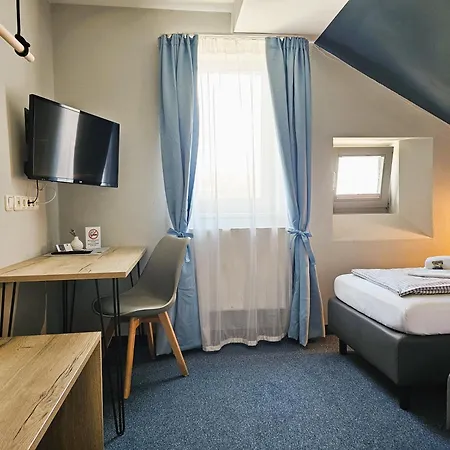 Novitel Pension Pliening - Muenchen Messe Extérieur photo
